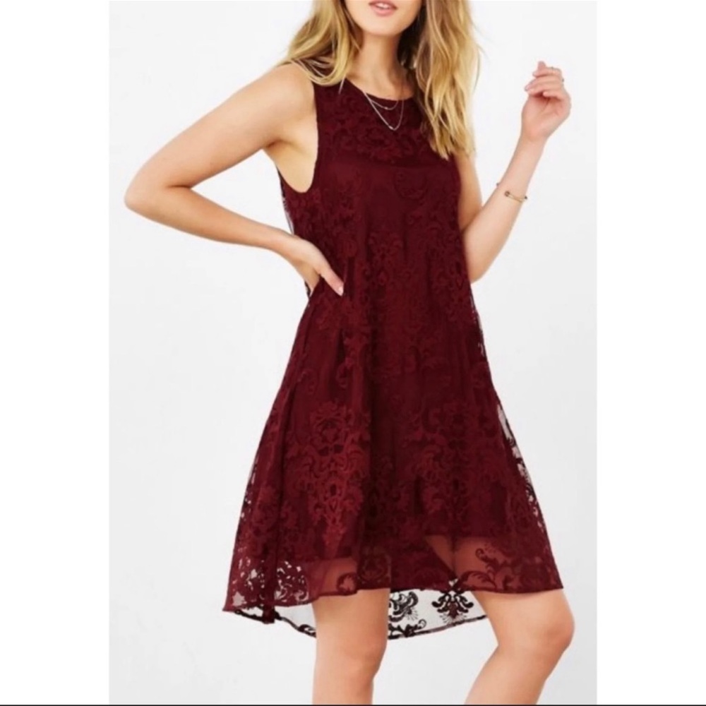 BB Dakota Sleeveless maroon lace dress small